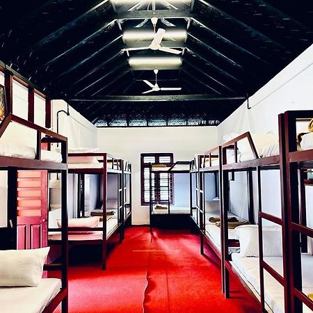 The Shire Hotel Султан Батери Екстериор снимка
