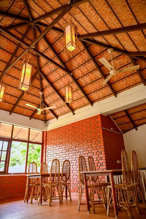 The Shire Hotel Султан Батери Екстериор снимка