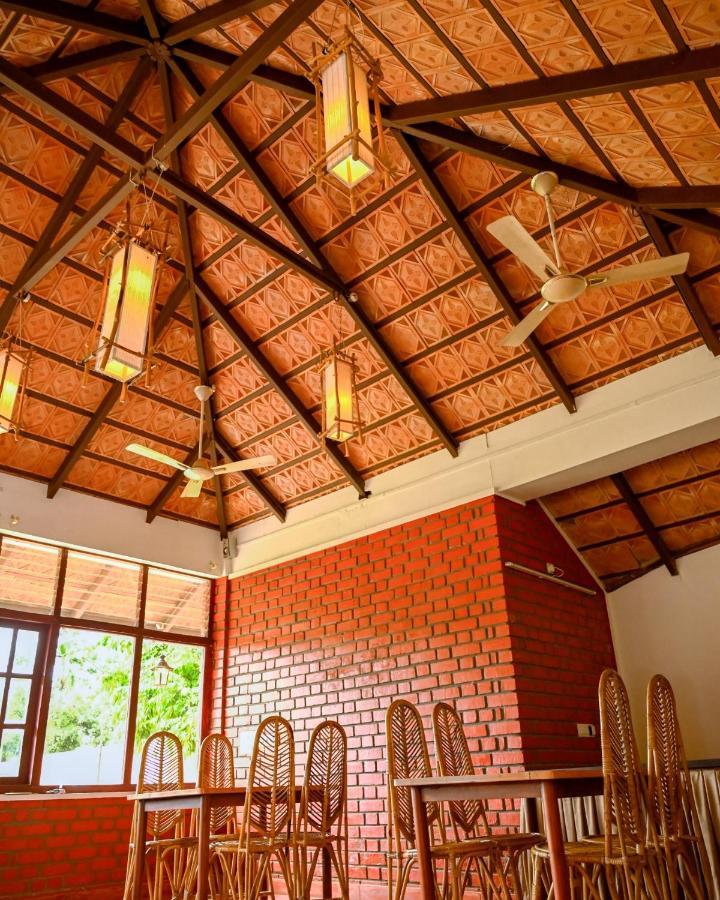 The Shire Hotel Султан Батери Екстериор снимка