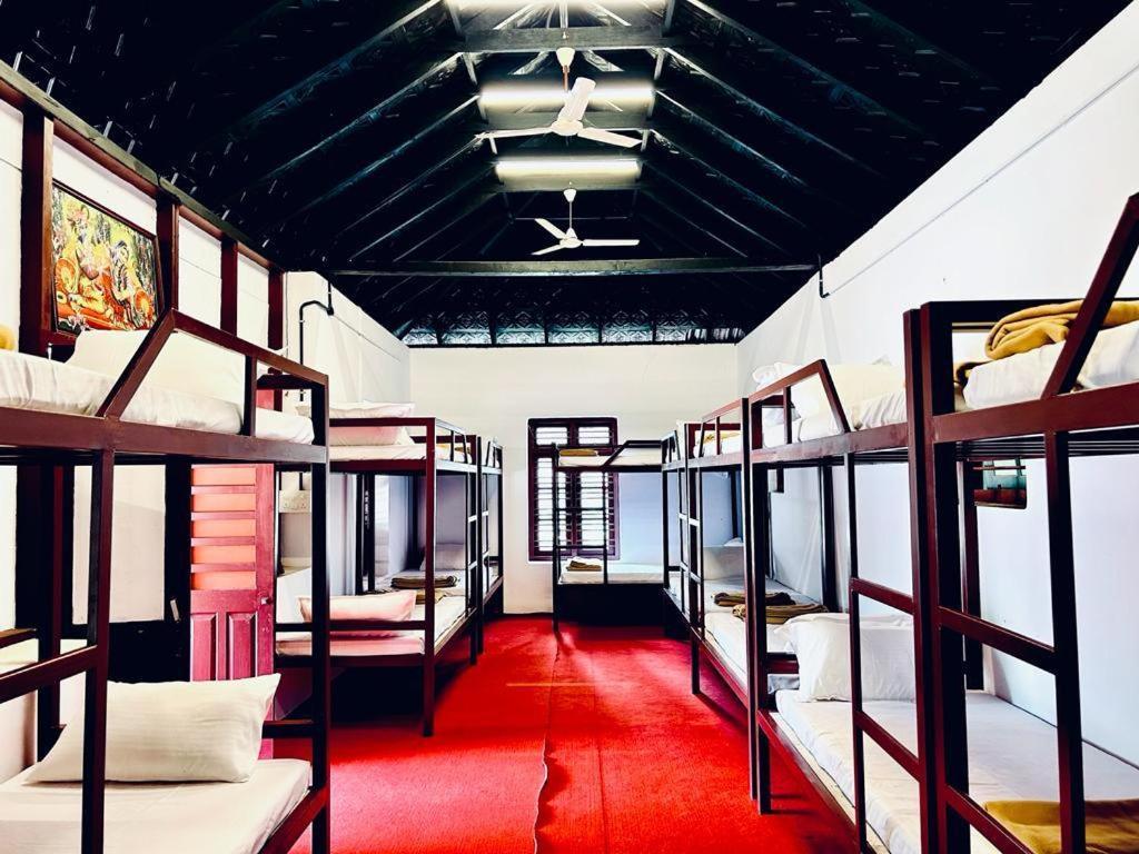 The Shire Hotel Султан Батери Екстериор снимка